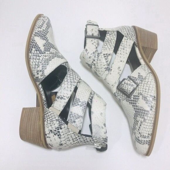 CREVO Jessamine Snake Embossed Genuine Leather Ankle Boots Size 10 NWOT - Picture 2 of 7